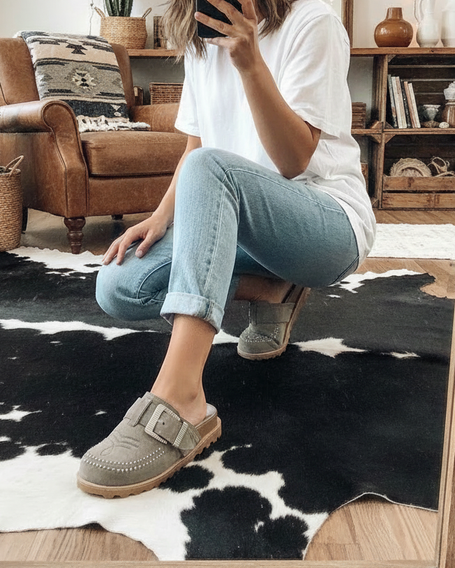 Maleney Western Studded Flatform Mule